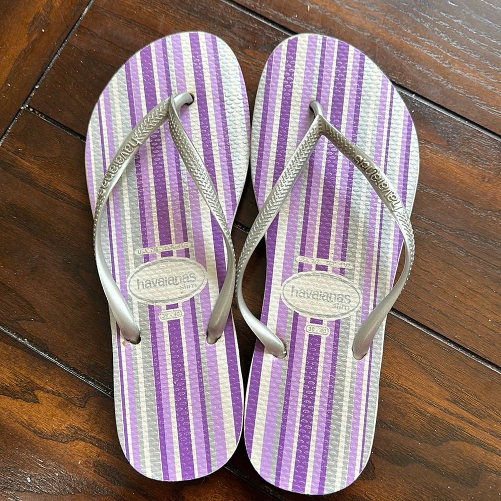 HAVAIANAS flip flops - barely worn